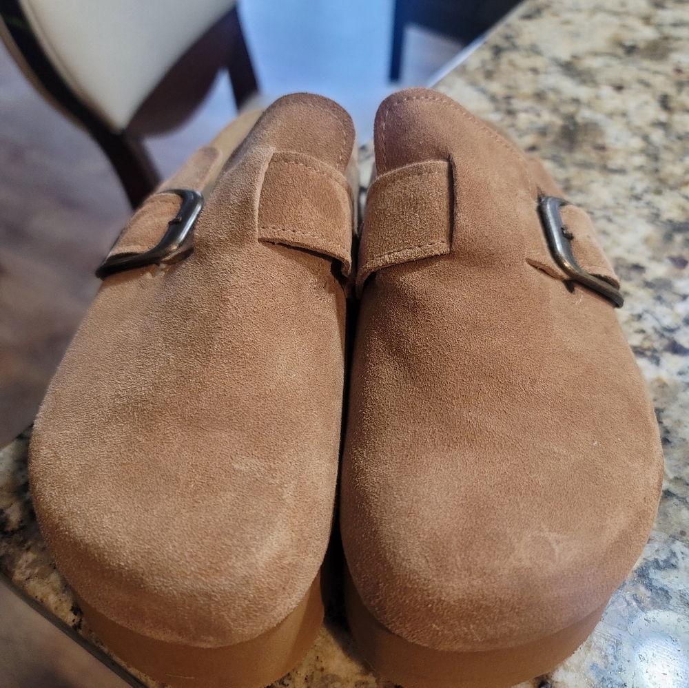 Cushionaire platform clogs